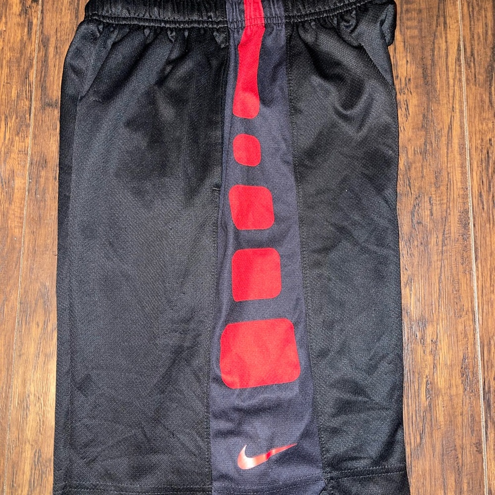 Nike Men shorts size M